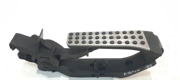 Mercedes-Benz E W211 Accelerator throttle pedal A2113000404 200303