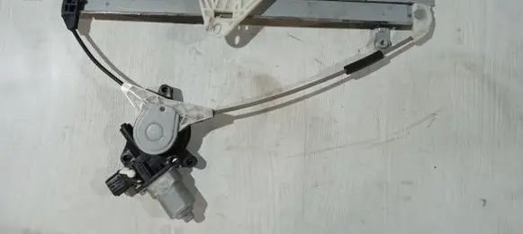 Honda CR-V Rear door window regulator motor 901070