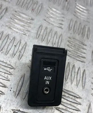 BMW 5 E60 E61 AUX in-socket connector 913840202 6131