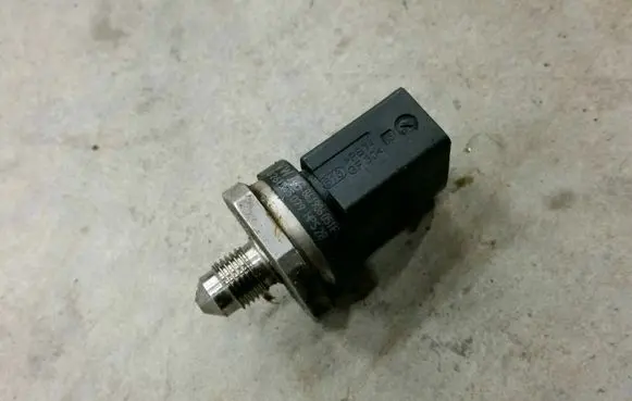Fuel pressure sensor