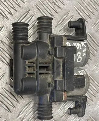 BMW 5 E39 Coolant heater control valve 8374995