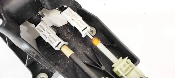 Gear shift cable linkage