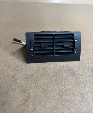 BMW 5 E39 Rear air vent grill 8376150