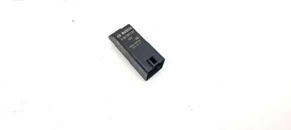Jaguar XE Glow plug pre-heat relay 0281003123 20160317