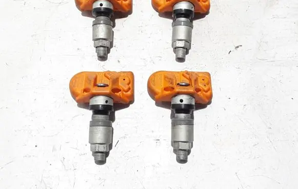Chrysler Pacifica Tire pressure sensor 1010862A