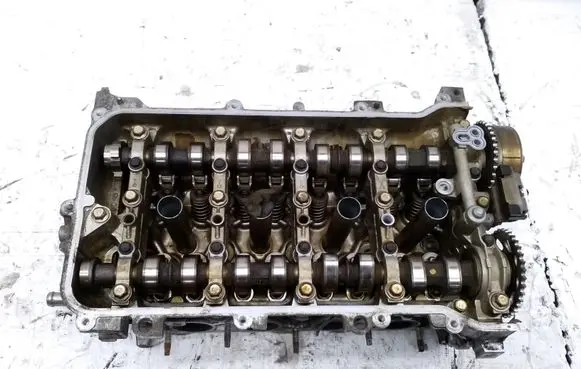Toyota Prius (XW30) Engine head 1512530241