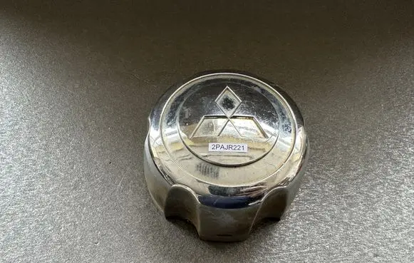 Mitsubishi Pajero Original wheel cap MB816581
