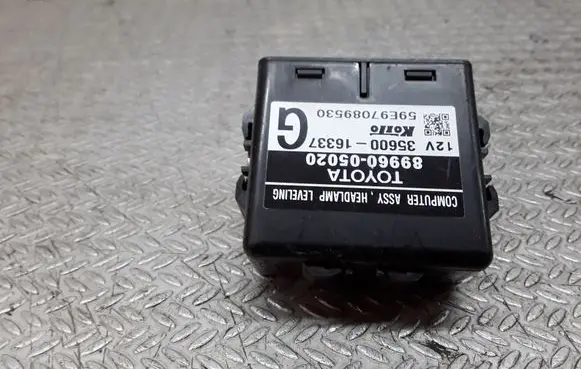 Toyota Avensis T250 Light module LCM 8996005020
