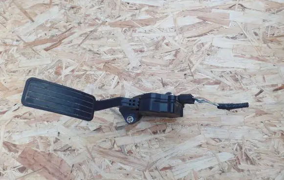 Subaru Forester SH Accelerator throttle pedal 36010AG140 1988007120