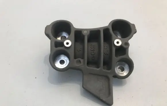 Opel Mokka B Engine mounting bracket 9826364780