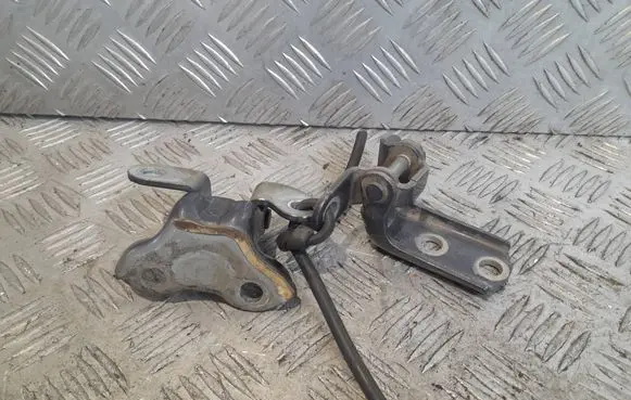 Toyota Avensis T270 Rear door upper hinge ES03