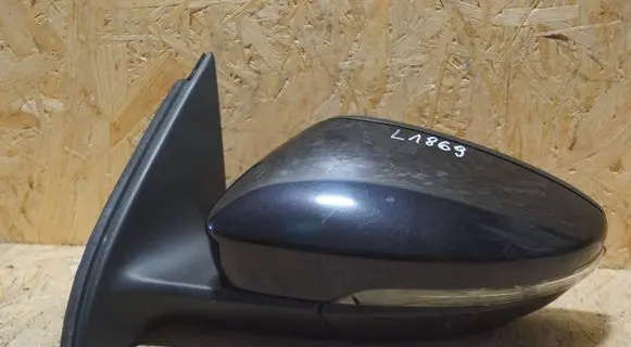 Volkswagen PASSAT B7 Front door electric wing mirror