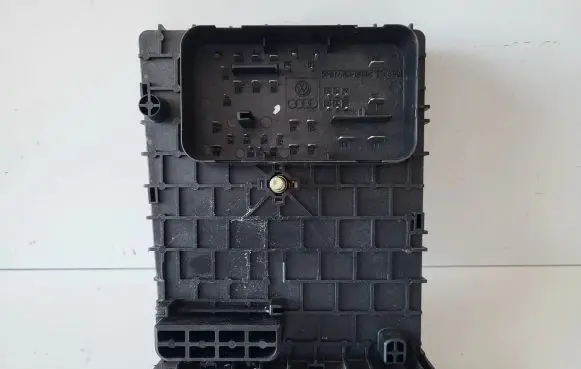 Seat Alhambra (Mk2) Fuse module 3C0937125