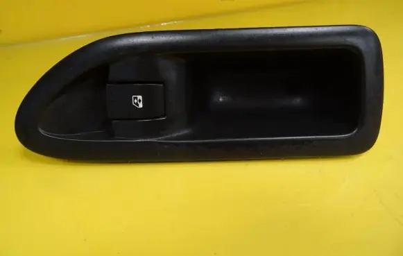 Renault Laguna II Electric window control switch 8200016013