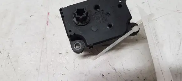 Citroen C5 Air flap motor/actuator 4PUH19E616AB