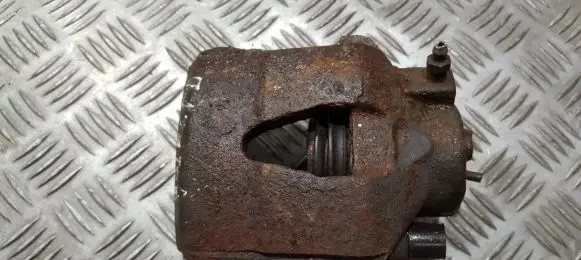 Volkswagen Golf IV Front brake caliper