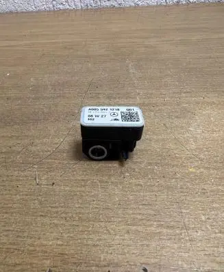 Mercedes-Benz C W204 Airbag deployment crash/impact sensor A0055421218 F3896