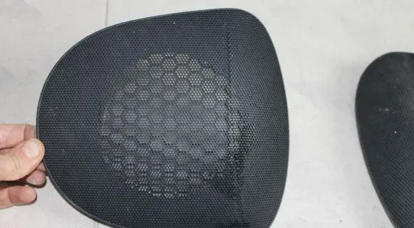 Side speaker trim/cover