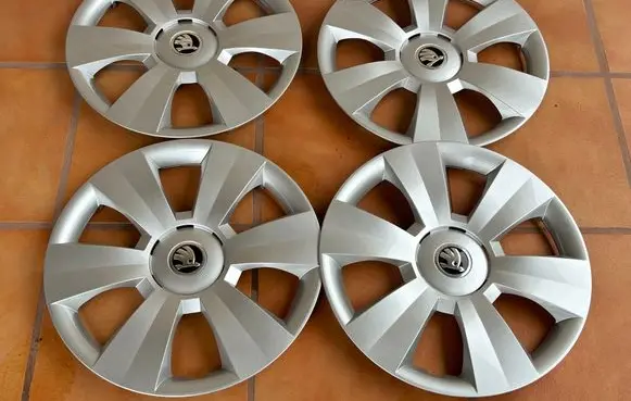 Skoda Fabia Mk3 (NJ) R15 wheel hub/cap/trim 6V0601147C