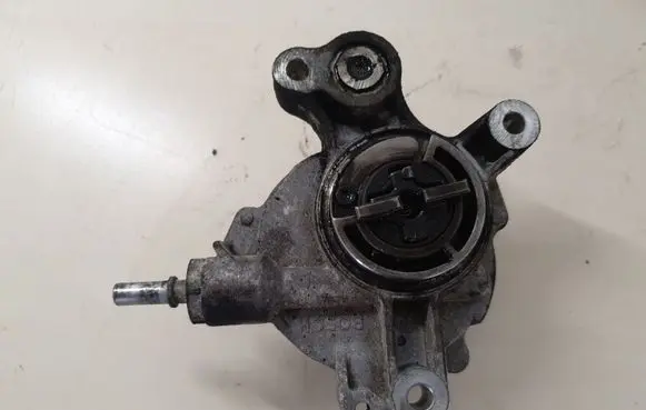 Volvo V50 Vacuum pump
