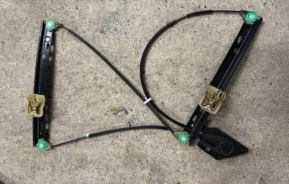 Audi A1 Front door manual window regulator 8X3837461