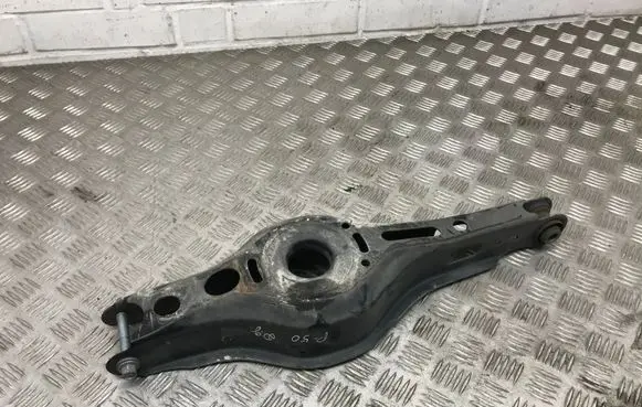 Toyota Prius (XW50) Rear control arm