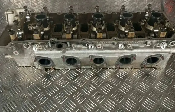 BMW M5 Other cylinder head part 7833881