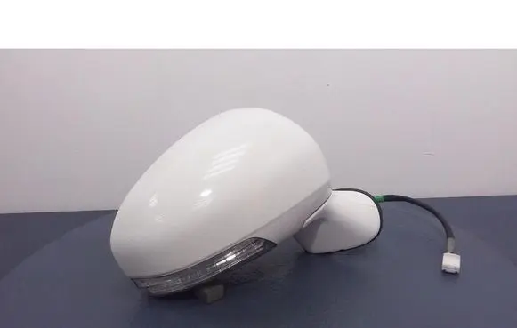 Toyota Avensis T270 Front door electric wing mirror 040