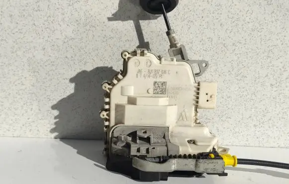 Audi A6 S6 C7 4G Front door lock 8J1837016C