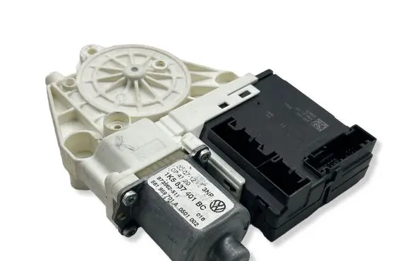 Volkswagen Golf VI Front door window regulator motor 1K5837401BC 561959701A 973562511