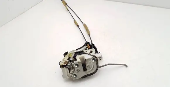 Mitsubishi Grandis Rear door lock
