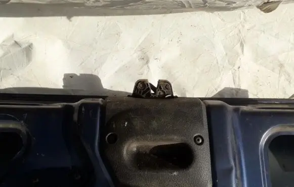 Peugeot 406 Tailgate/trunk/boot lock/catch/latch