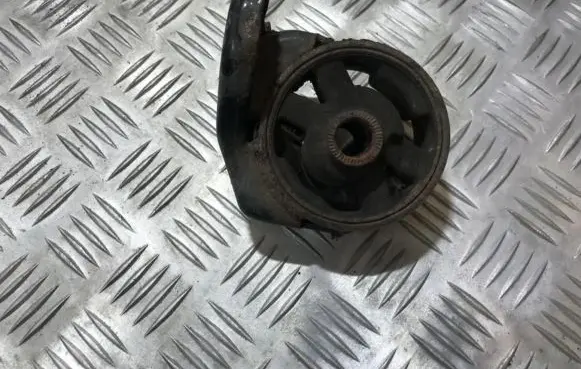 Hyundai Elantra Engine mount bracket