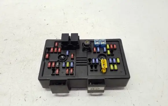Chevrolet Captiva Fuse module 96821082