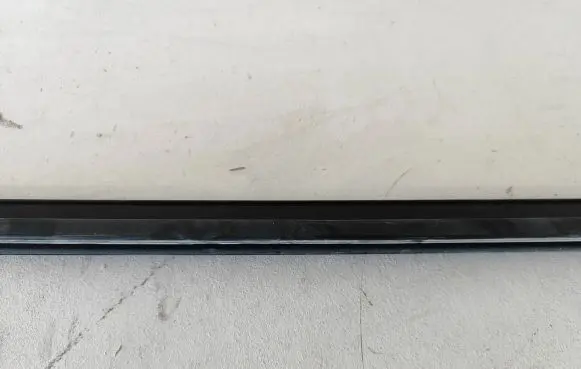 Chrysler Pacifica Door glass trim 68188741