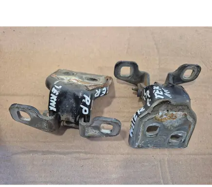 Dacia Duster Front door hinge set 