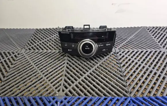 Toyota Prius+ (ZVW40) Climate control unit 5590047280 2370008870