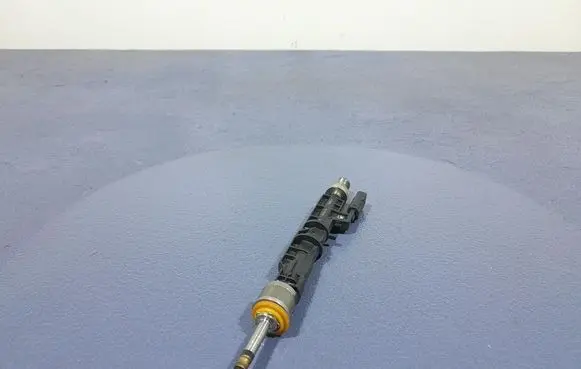 BMW M5 Fuel injector 7852362