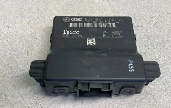 Audi A3 S3 8P Gateway control module 1K0907530D