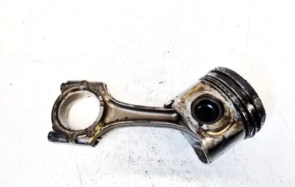 Toyota Corolla E120 E130 Piston with connecting rod