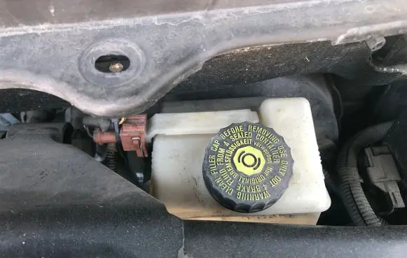 Volvo XC90 Brake fluid reservoir 