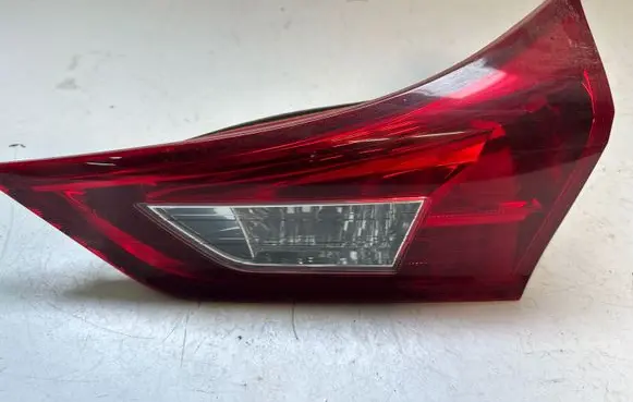 Tailgate rear/tail lights