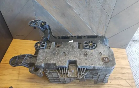 Skoda Superb B6 (3T) Battery tray 1K0915333
