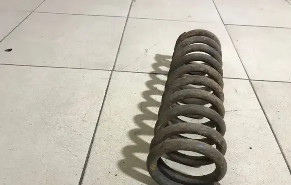Mercedes-Benz 190 W201 Front coil spring