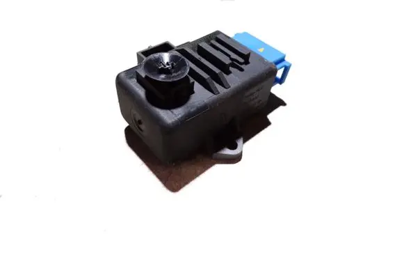 Volkswagen Transporter - Caravelle T5 Seat heating relay 5K0959772A