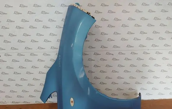 Nissan Leaf I (ZE0) Fender 
