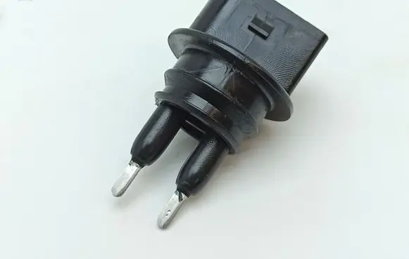 Audi A4 S4 B9 8W Windshield washer fluid level sensor 7M0919376