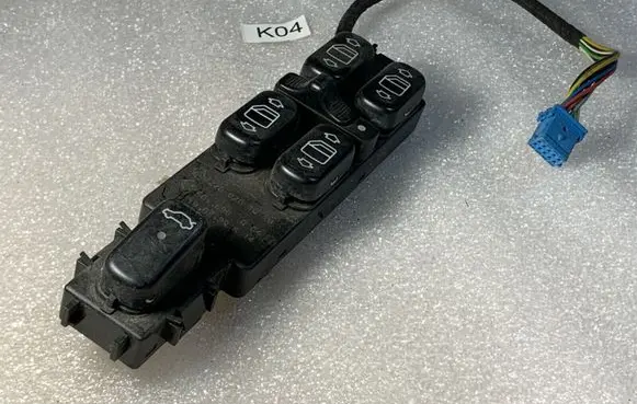 Mercedes-Benz S W220 Electric window control switch 2208201010