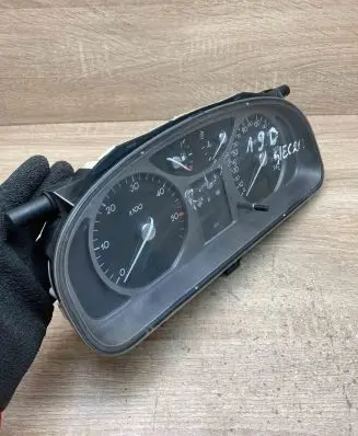 Renault Laguna II Speedometer (instrument cluster) 8200170305