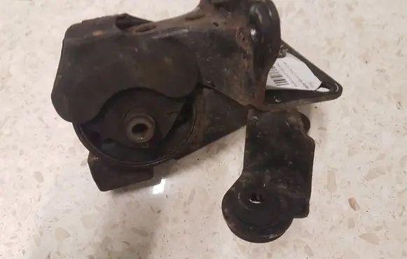 Nissan X-Trail T30 Engine mount bracket 112218H300